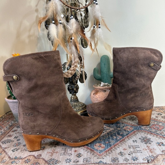 UGG Lynnea Brown Suede Leather Shearling Cuff Fold Over Clog Boots - Picture 5 of 17